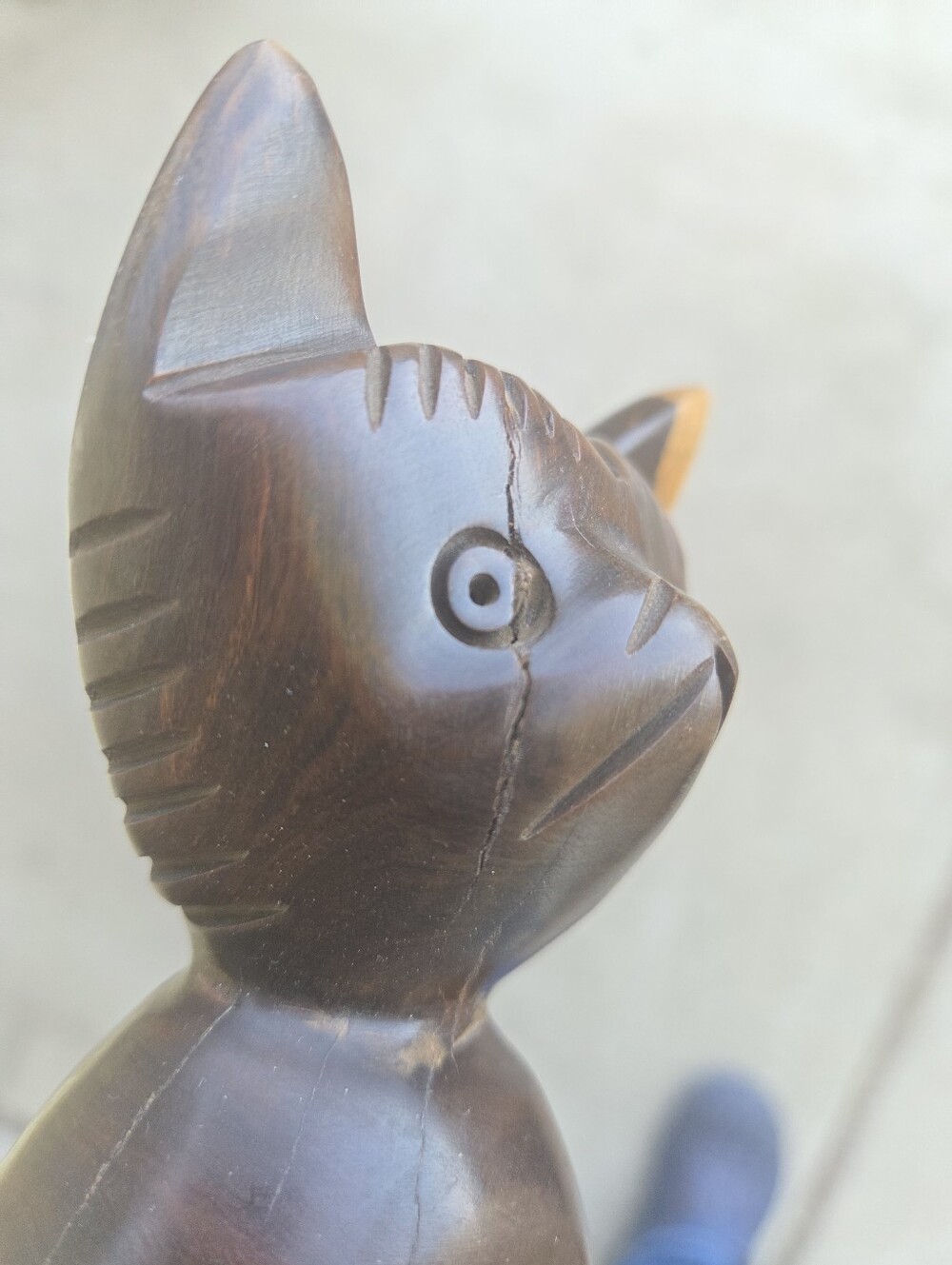 Wooden Carved Cat Figurine - Dark Brown - Picture 7 of 10